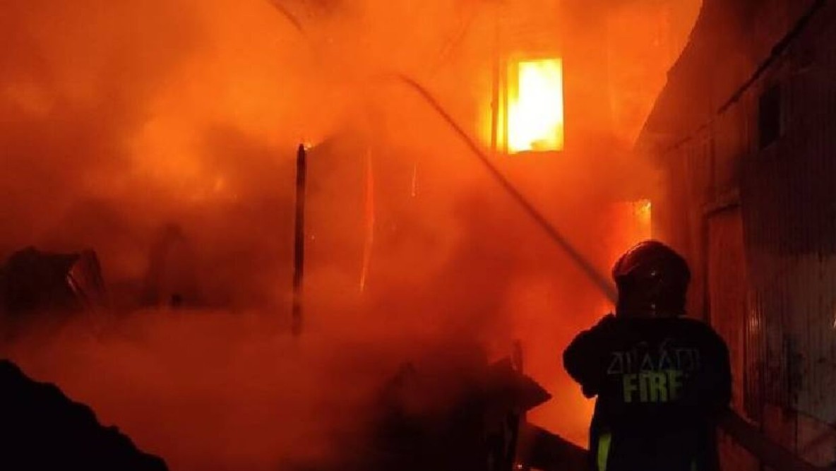 বনানীর ২২নং বস্তিতে লাগা আগুন নিয়ন্ত্রণে