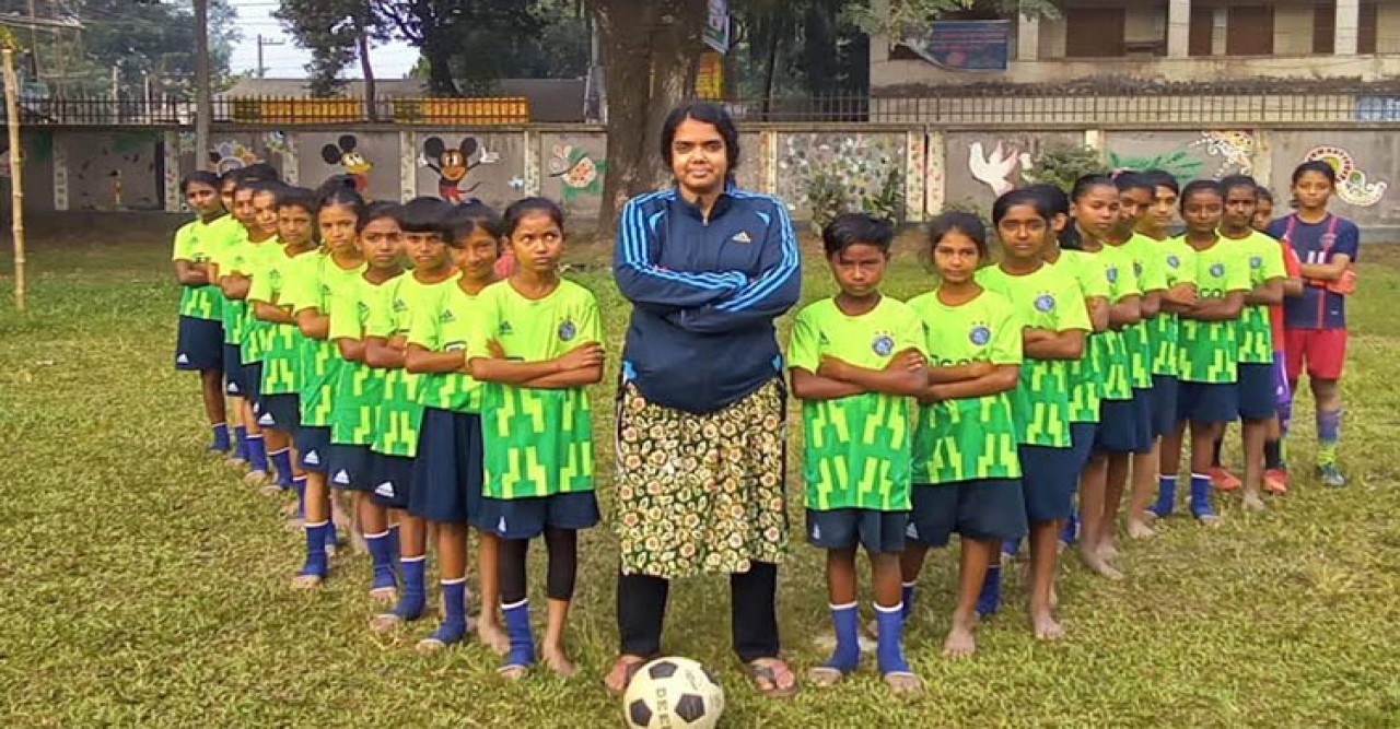 টাঙ্গাইলের ক্রীড়াঙ্গনে আলো ছড়ানো নারী কোচ কামরুন্নাহার মুন্নি