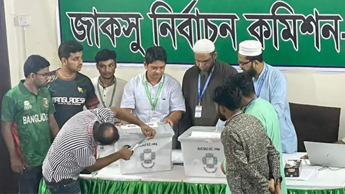 জাকসু নির্বাচনে ভোট গণনা চলছে